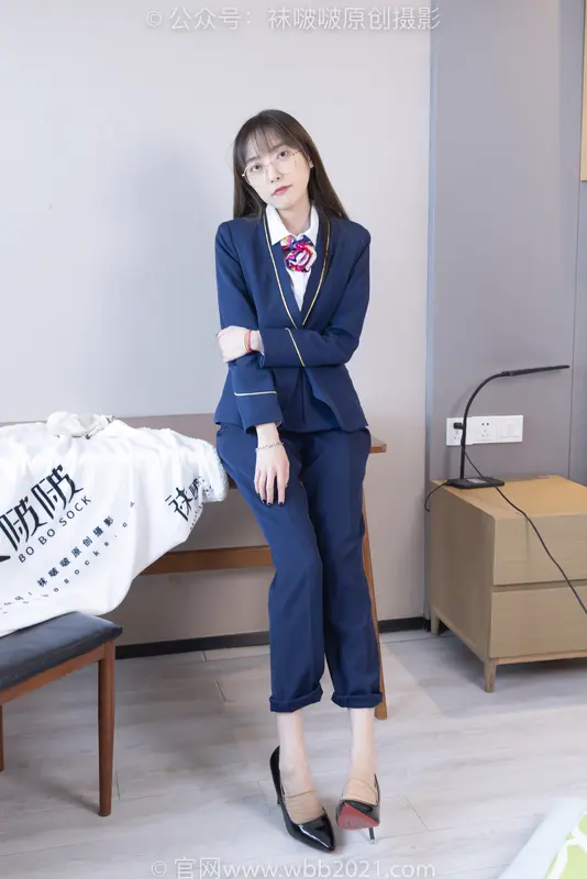 [BoBoSocks袜啵啵] NO.509 稚予-高跟鞋、短肉丝（脚尖加固款）、黑色美甲、银行制服、半脱袜子（花絮版） - BoBoSocks袜啵啵